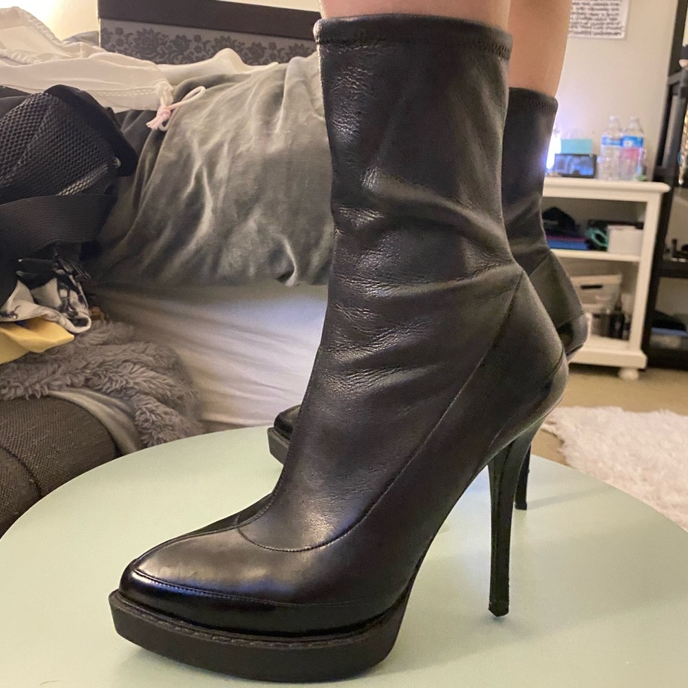 Authentic lambskin leather Gucci sock Boots 35 1/2 like new! women’s size 5 5.5
